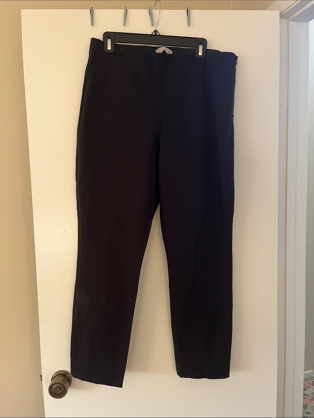 Everland  Black Stretch cropped pants